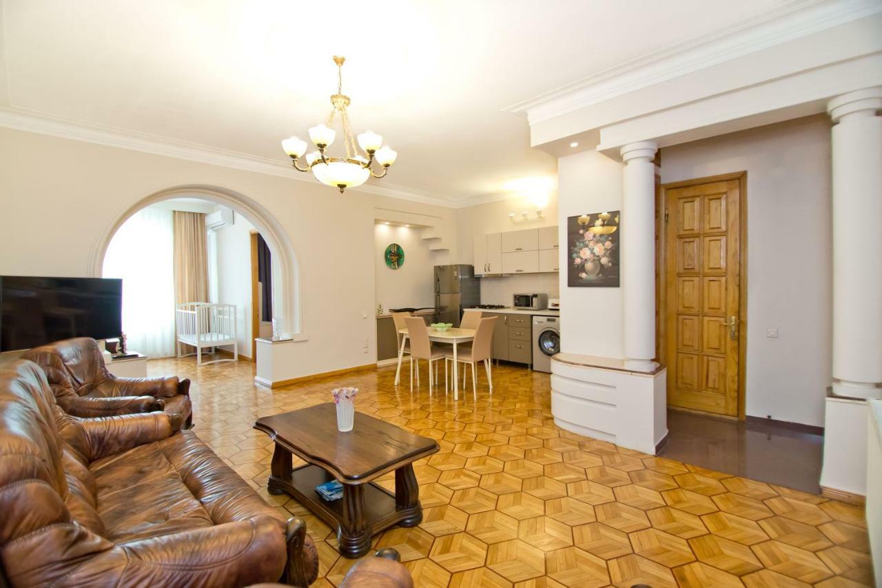 Seaside Luxury Apartment Batumi Exteriör bild